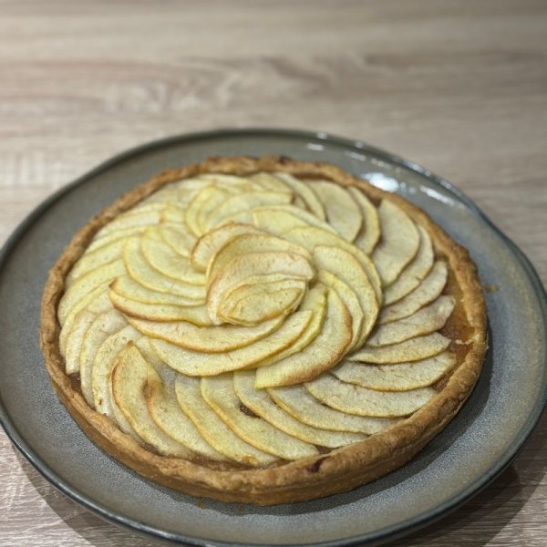 Fresh apple & cinnamon tart